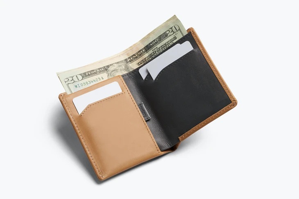 Bellroy Note Sleeve Wallet ベルロイ ノートスリーブ ウォレット Tan RFID 使用イメージ