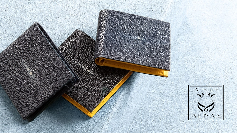 Atelier AKNAS（アトリエ アクナス）二つ折り財布