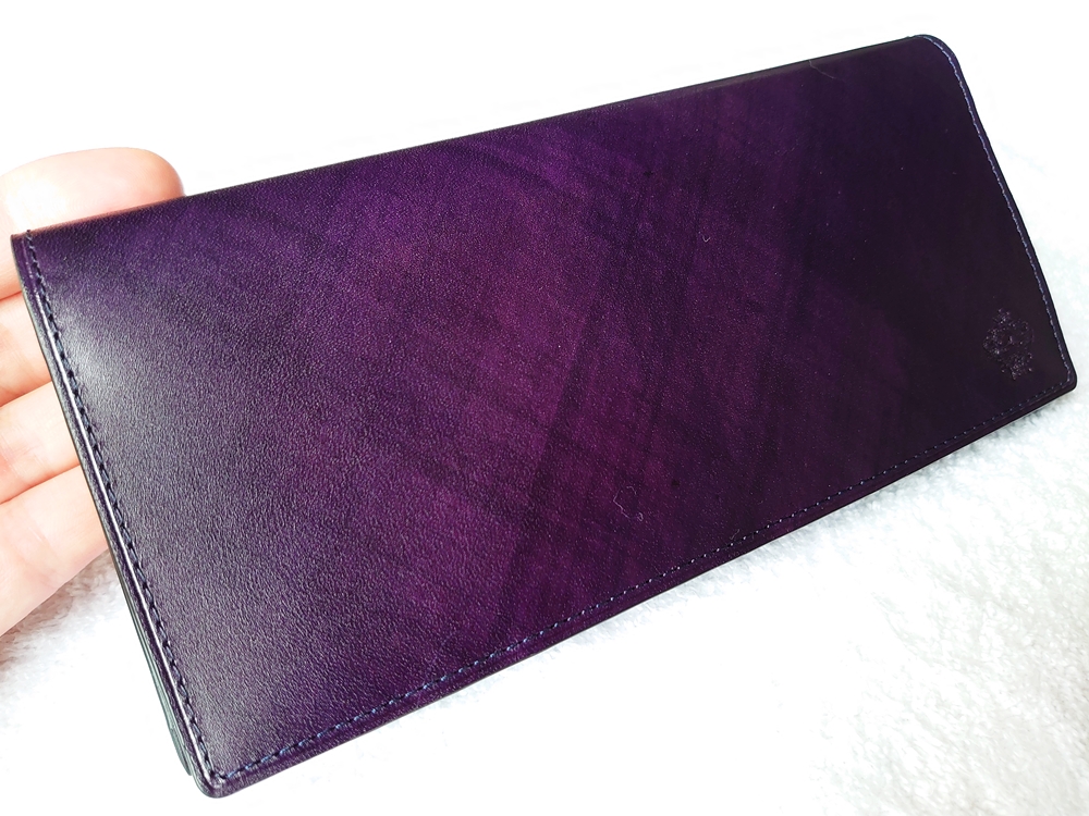 Orobianco（オロビアンコ）ファスナー付き長財布（品番：ORS－012608）ブラック （ネイビー地に黒の染料を重ねて仕上げ）バイアスライン 表