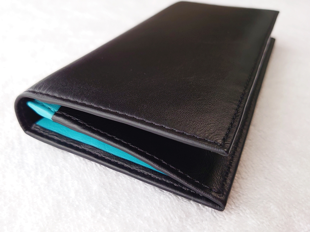 スリム長財布（カード収納13段）ブラック レビュー JOGGO（ジョッゴ）実際にお金とカードを入れた状態 財布の厚み