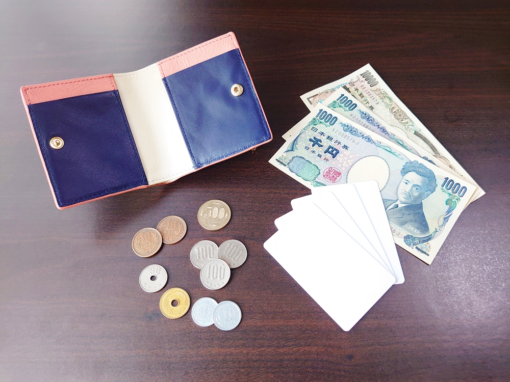 2つ折りエッジカラー財布（アシンメトリー）レビュー JOGGO（ジョッゴ） お金を入れて確認