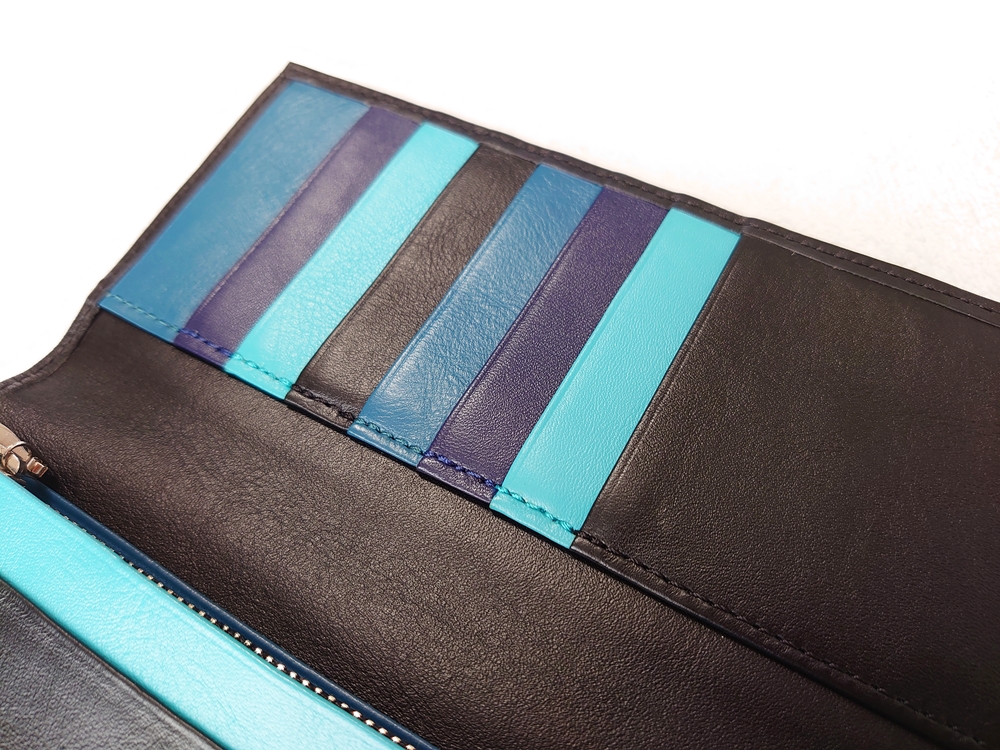 スリム長財布（カード収納13段）ブラック レビュー JOGGO（ジョッゴ）内側 カードポケットカラー かぶせ部分