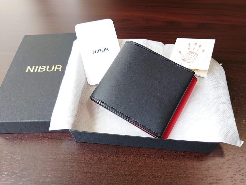 リスシオ ショート財布「Black x Red」NIBUR（ニブール）Mens Leather Store（メンズレザーストア）パッケージング 財布