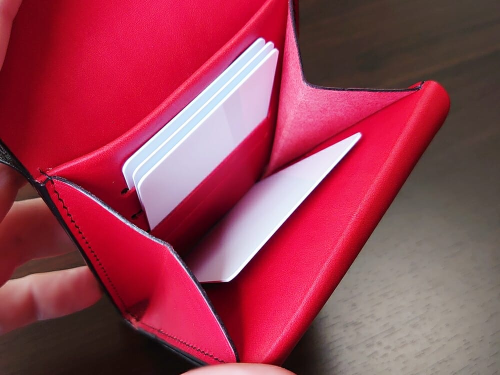 リスシオ ショート財布「Black x Red」NIBUR（ニブール）Mens Leather Store（メンズレザーストア）マルチポケット 使い勝手 カードを入れる 2