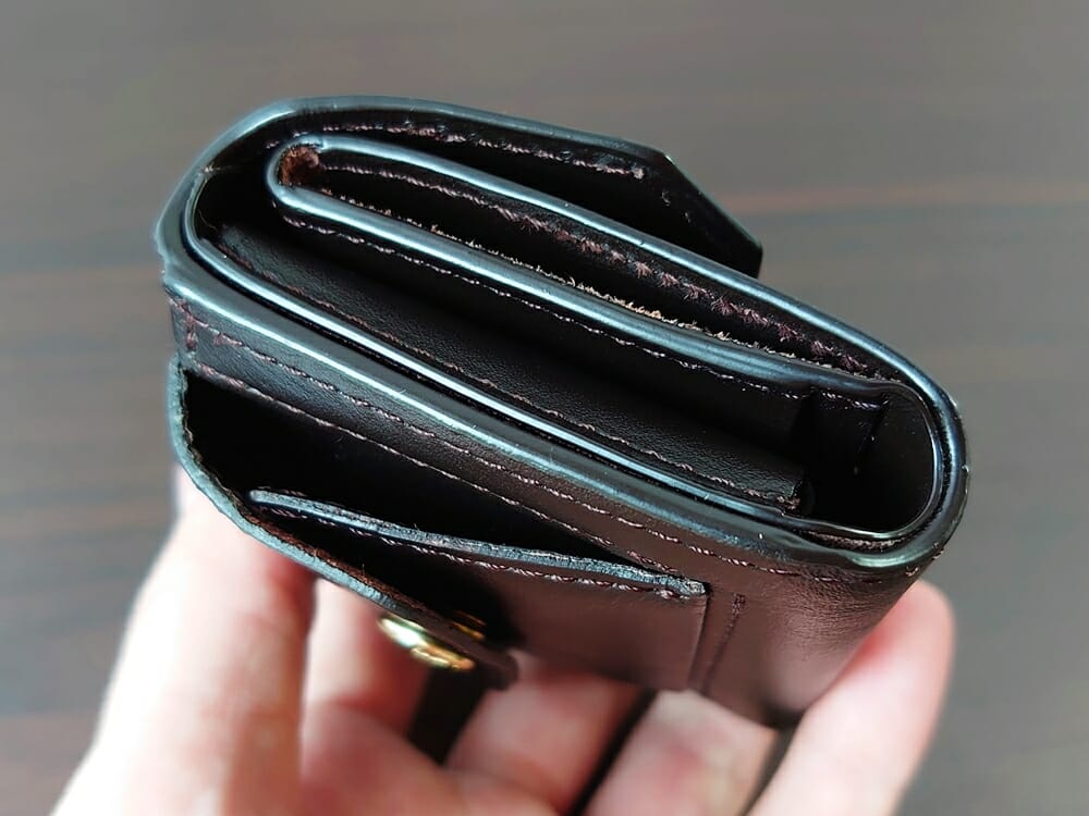LIFE POCKET（ライフポケット）MiniWallet3 ミニウォレット3 espresso エスプレッソ 財布 デザイン 財布の厚みとコバの仕上げ4 反対側