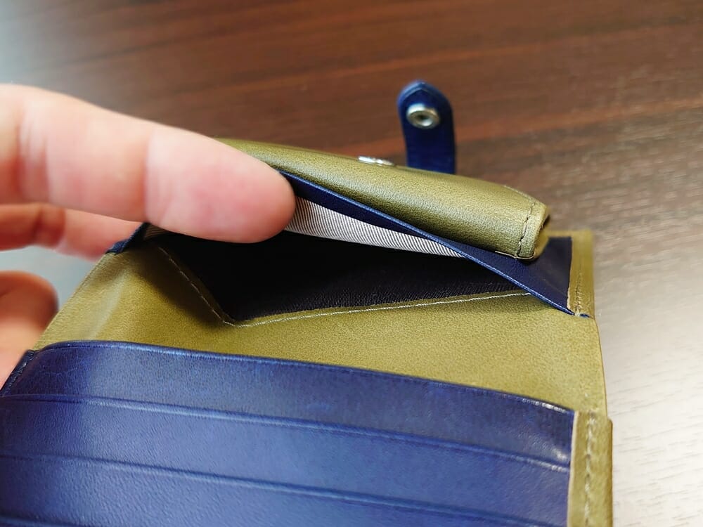 JOGGO（ジョッゴ）ENISHI 2つ折り財布 姫路レザー（グリーン、ブルー）カードポケット 右側 小銭入れ背面