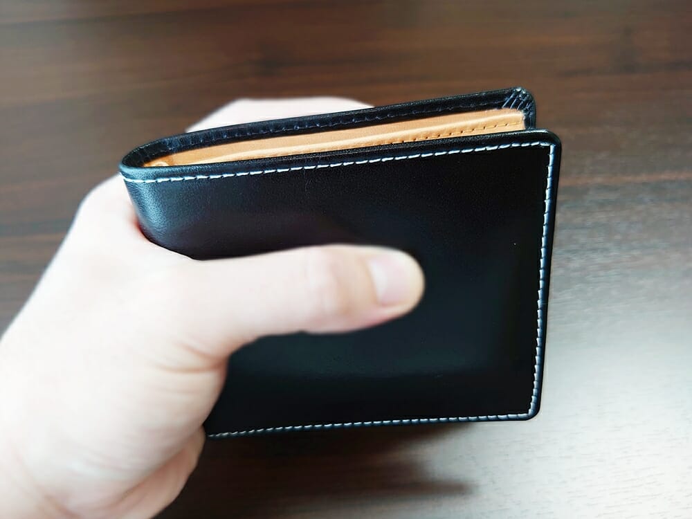 二つ折り財布 st-819 イタリアンレザー（フルグレイン）スキミング防止機能付 MURA（ムラ）中身を入れた財布の厚み サイズ感