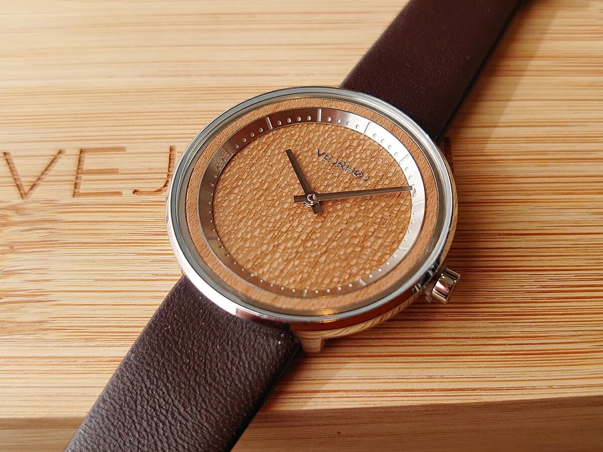 SAKURA 34mm Petite 天然の桜の木 ブラウンレザー VEJRHØJ（ヴェアホイ）レディース 木製ボックス 腕時計 ダイアル 文字盤デザイン1