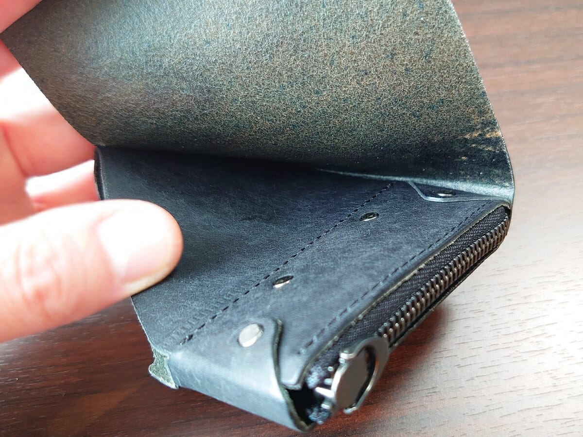 小さく薄い財布SAKU ブッテーロ Buttero ブラック buttero-black moku もく デザイン 内装 札入れ付け根