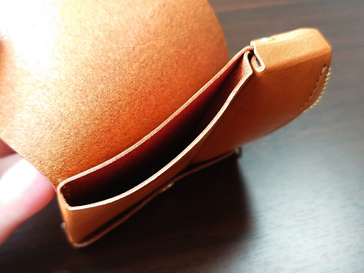 小さく薄い財布SAKU プエブロ Pueblo キャメル pueblo-cognac moku もく デザイン 内装 カード入れ1
