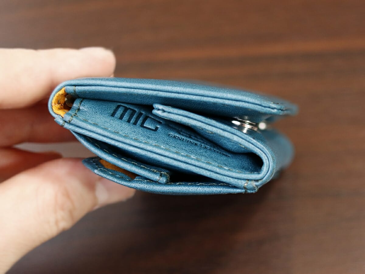 ヴァケッタルクス 三つ折りミニ財布 MH1454 ターコイズ mic（ミック）レビュー 収納後の財布の厚み1