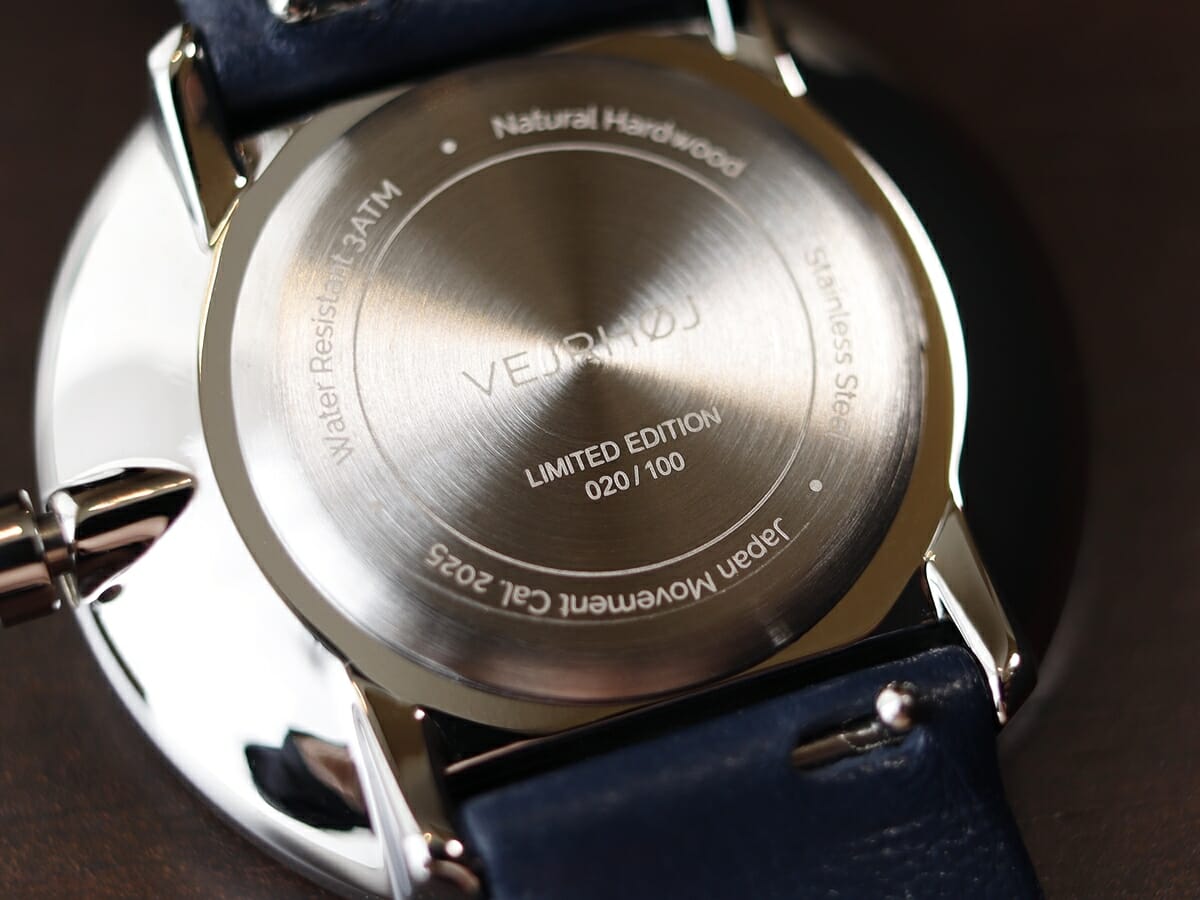 Limited Edition Petite OASIS Blue 34mm 天然クルミ材 腕時計レビュー VEJRHOJ（ヴェアホイ）ケースバック シリアルナンバー1