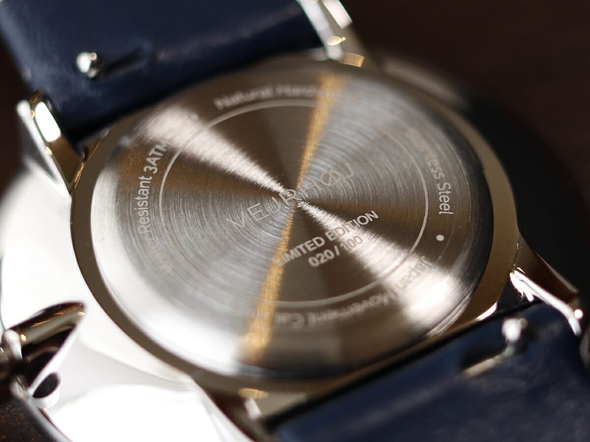 Limited Edition Petite OASIS Blue 34mm 天然クルミ材 腕時計レビュー VEJRHOJ（ヴェアホイ）ケースバック シリアルナンバー2