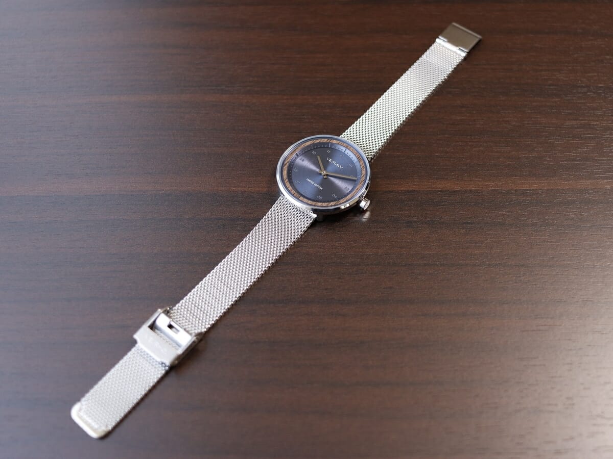 Limited Edition Petite OASIS Blue 34mm 天然クルミ材 腕時計レビュー VEJRHOJ（ヴェアホイ）メッシュバンドに交換1
