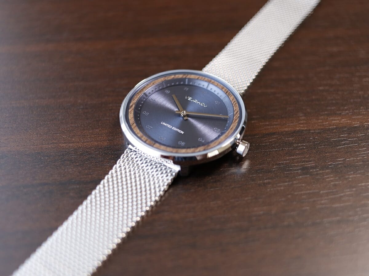 Limited Edition Petite OASIS Blue 34mm 天然クルミ材 腕時計レビュー VEJRHOJ（ヴェアホイ）メッシュバンドに交換2