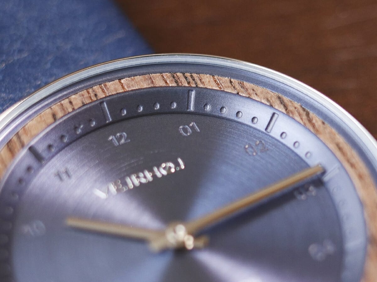 Limited Edition Petite OASIS Blue 34mm 天然クルミ材 腕時計レビュー VEJRHOJ（ヴェアホイ）ダイアル デザイン5