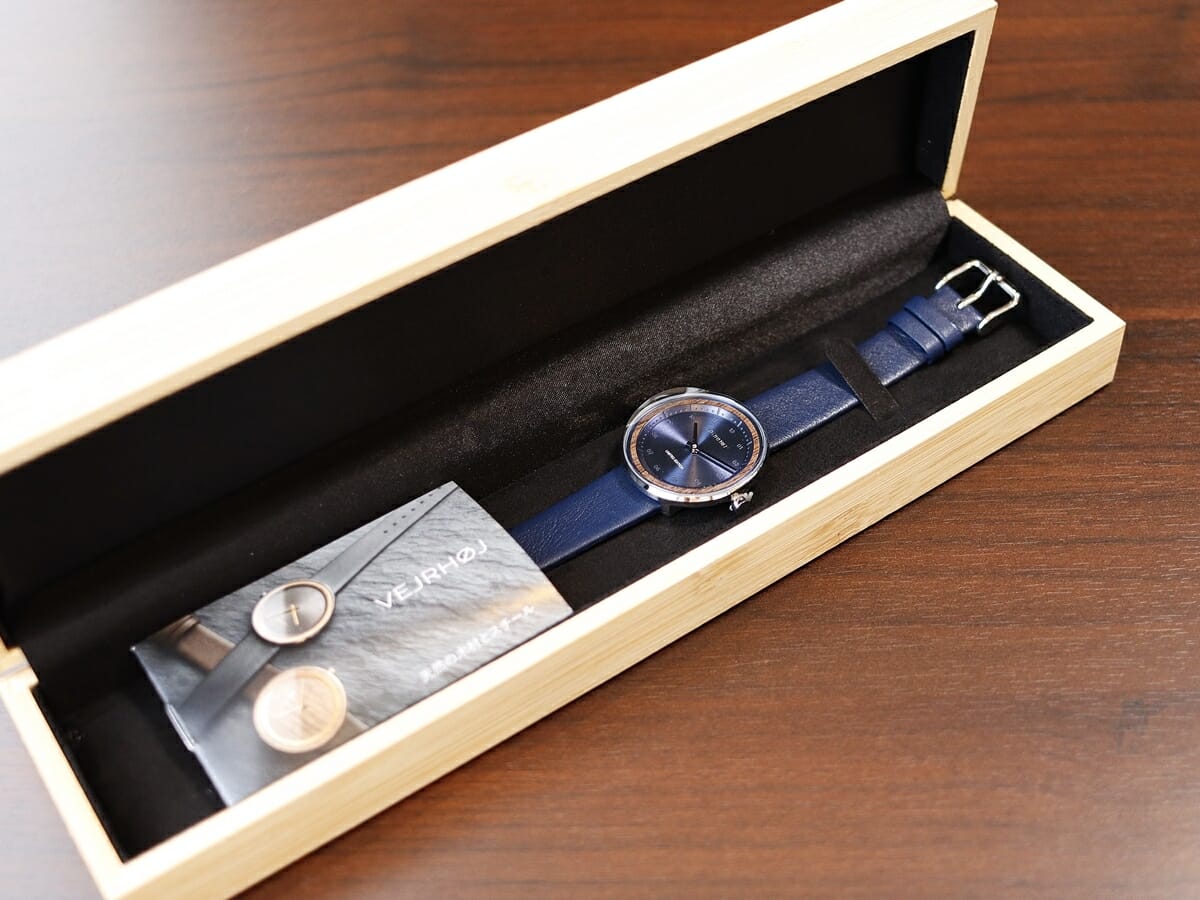 Limited Edition Petite OASIS Blue 34mm 天然クルミ材 腕時計レビュー VEJRHOJ（ヴェアホイ）木製ボックス2