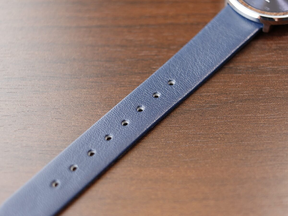 Limited Edition Petite OASIS Blue 34mm 天然クルミ材 腕時計レビュー VEJRHOJ（ヴェアホイ）イタリア製 本革ブルーストラップ1