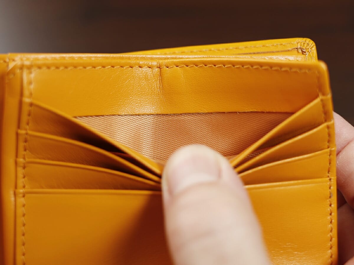 イタリアンレザー 二つ折り財布 LIAM（リアム）ILW3 レトロキャメル BLUE SINCERE（ブルーシンシア）財布レビュー 仕立て14