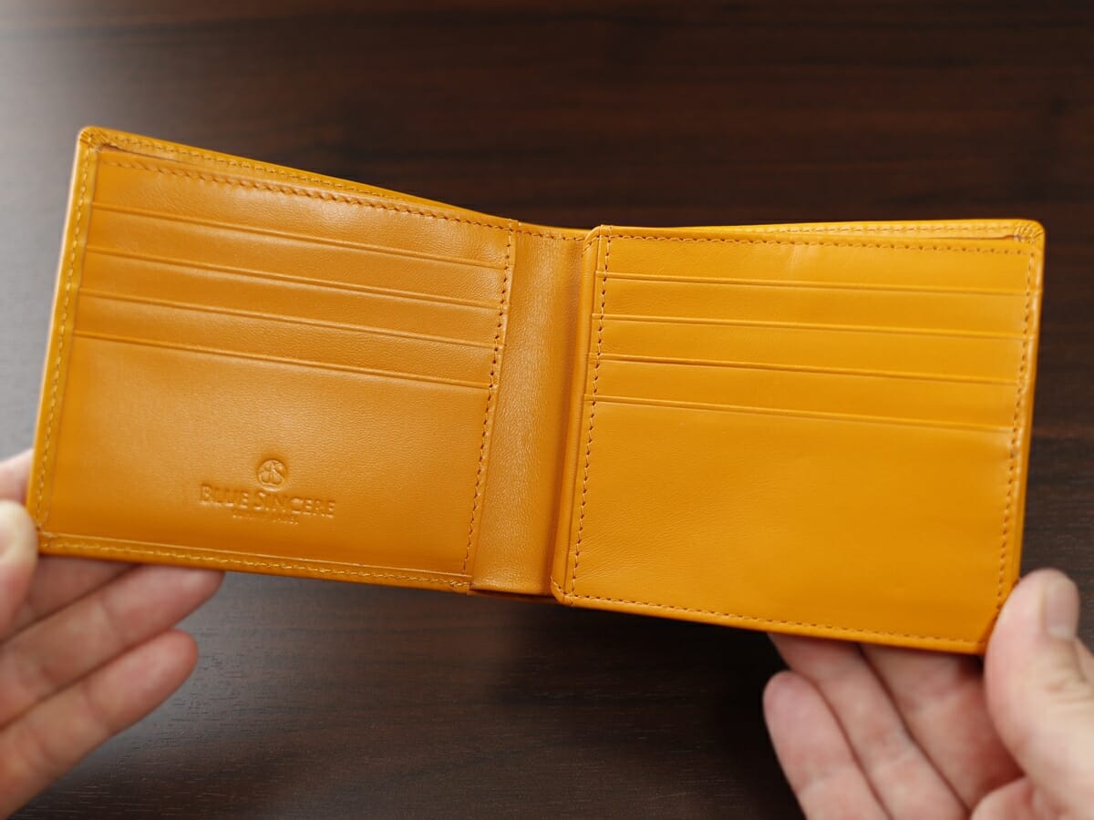 イタリアンレザー 二つ折り財布 LIAM（リアム）ILW3 レトロキャメル BLUE SINCERE（ブルーシンシア）財布レビュー 見開き カードポケット1