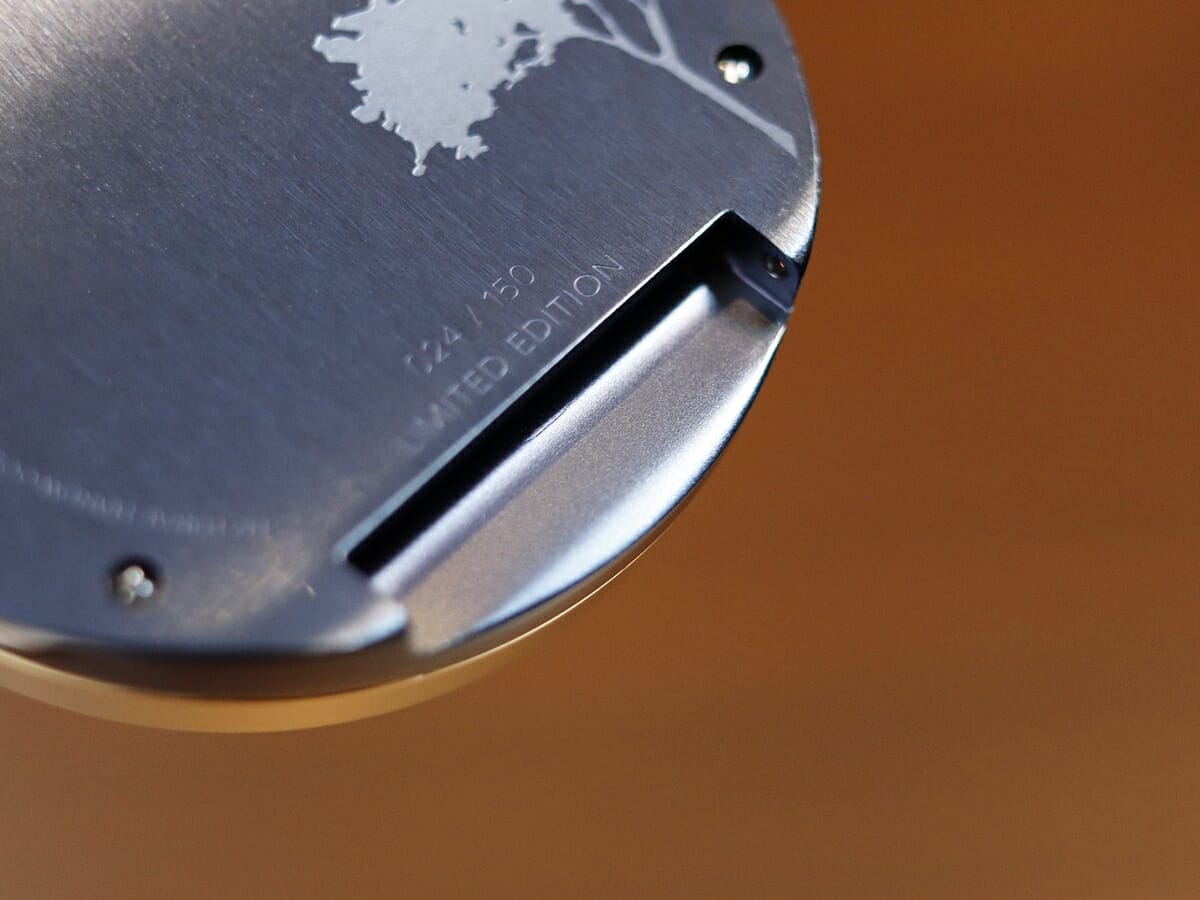 ARCH Maple 42mm LIMITED EDITION 限定モデル 天然メープル木材 メンズモデル VEJRHØJ（ヴェアホイ）腕時計レビュー バックケース デザイン5
