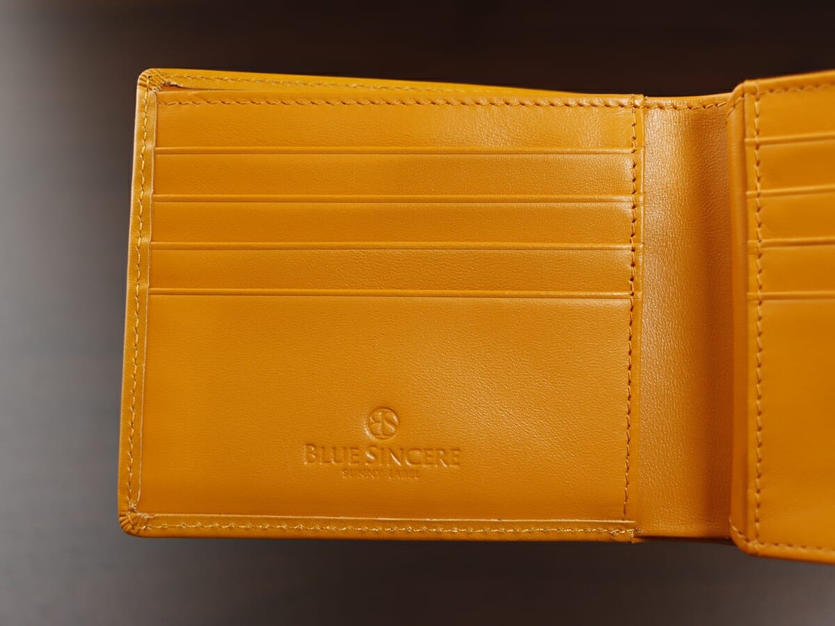 イタリアンレザー 二つ折り財布 LIAM（リアム）ILW3 レトロキャメル BLUE SINCERE（ブルーシンシア）財布レビュー 見開き カードポケット2