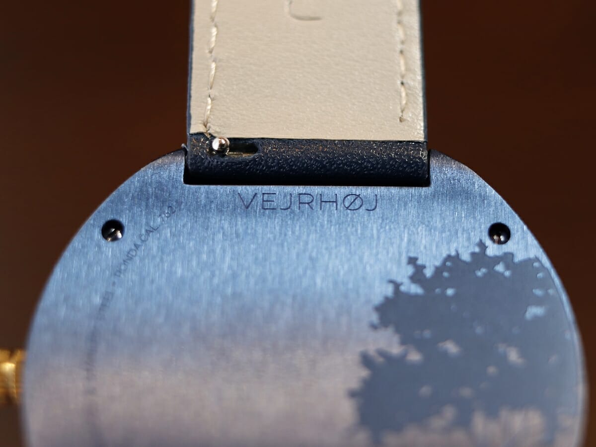 ARCH Maple 42mm LIMITED EDITION 限定モデル 天然メープル木材 メンズモデル VEJRHØJ（ヴェアホイ）腕時計レビュー バックケース デザイン2