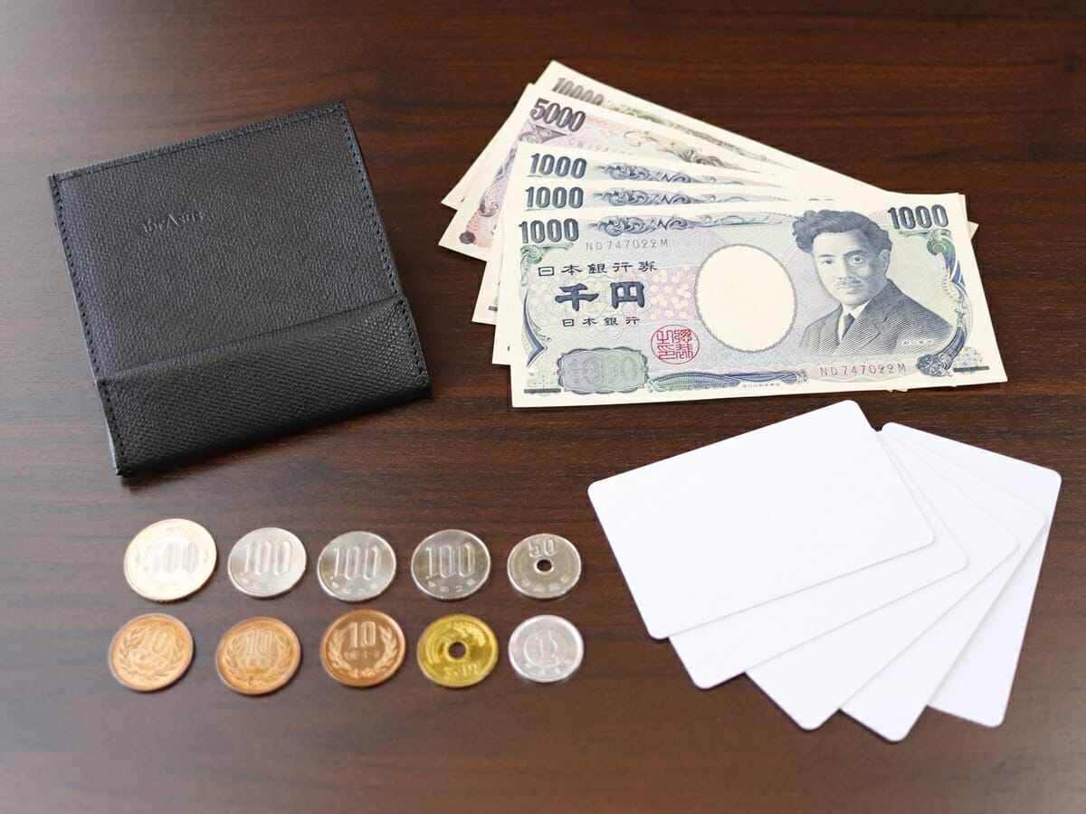 薄い財布 abrAsus アブラサス SUPERCLASSIC スーパークラシック 薄型二つ折り財布 メンズ レビュー お金とカードを入れる