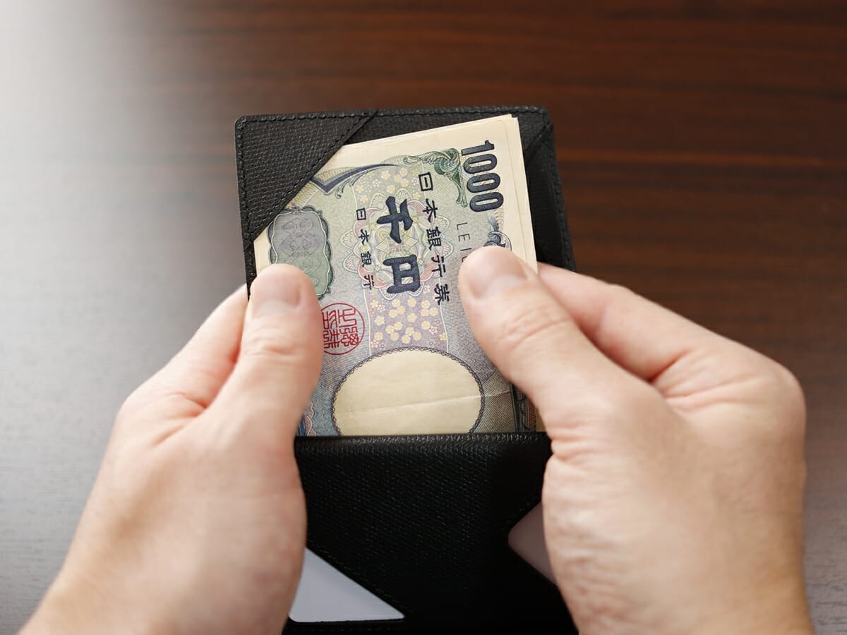 薄い財布 abrAsus アブラサス SUPERCLASSIC スーパークラシック 薄型二つ折り財布 メンズ レビュー 札入れの使い心地4