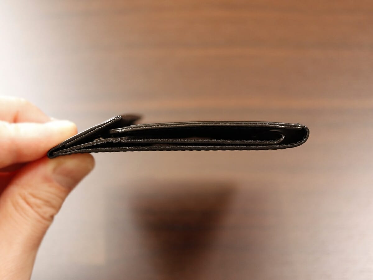 薄い財布 abrAsus アブラサス SUPERCLASSIC スーパークラシック 薄型二つ折り財布 メンズ レビュー 財布デザイン 質感3
