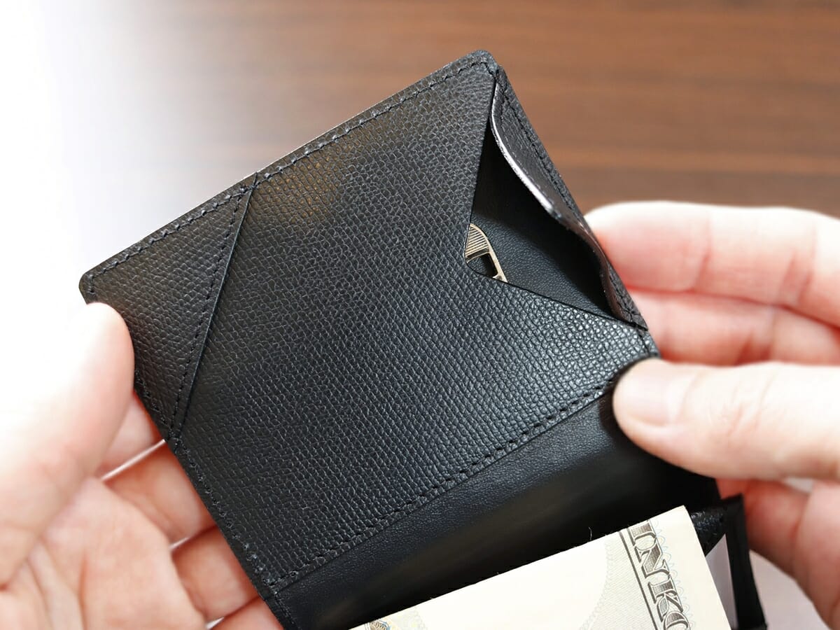 薄い財布 abrAsus アブラサス SUPERCLASSIC スーパークラシック 薄型二つ折り財布 メンズ レビュー 隠しポケットの使い心地2