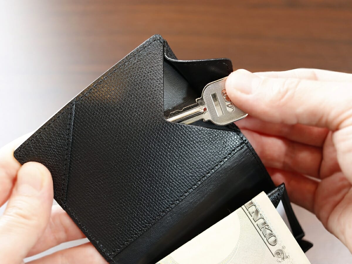薄い財布 abrAsus アブラサス SUPERCLASSIC スーパークラシック 薄型二つ折り財布 メンズ レビュー 隠しポケットの使い心地1