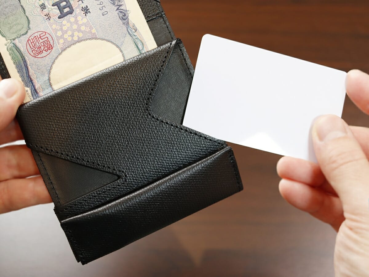薄い財布 abrAsus アブラサス SUPERCLASSIC スーパークラシック 薄型二つ折り財布 メンズ レビュー カードポケットの使い心地4