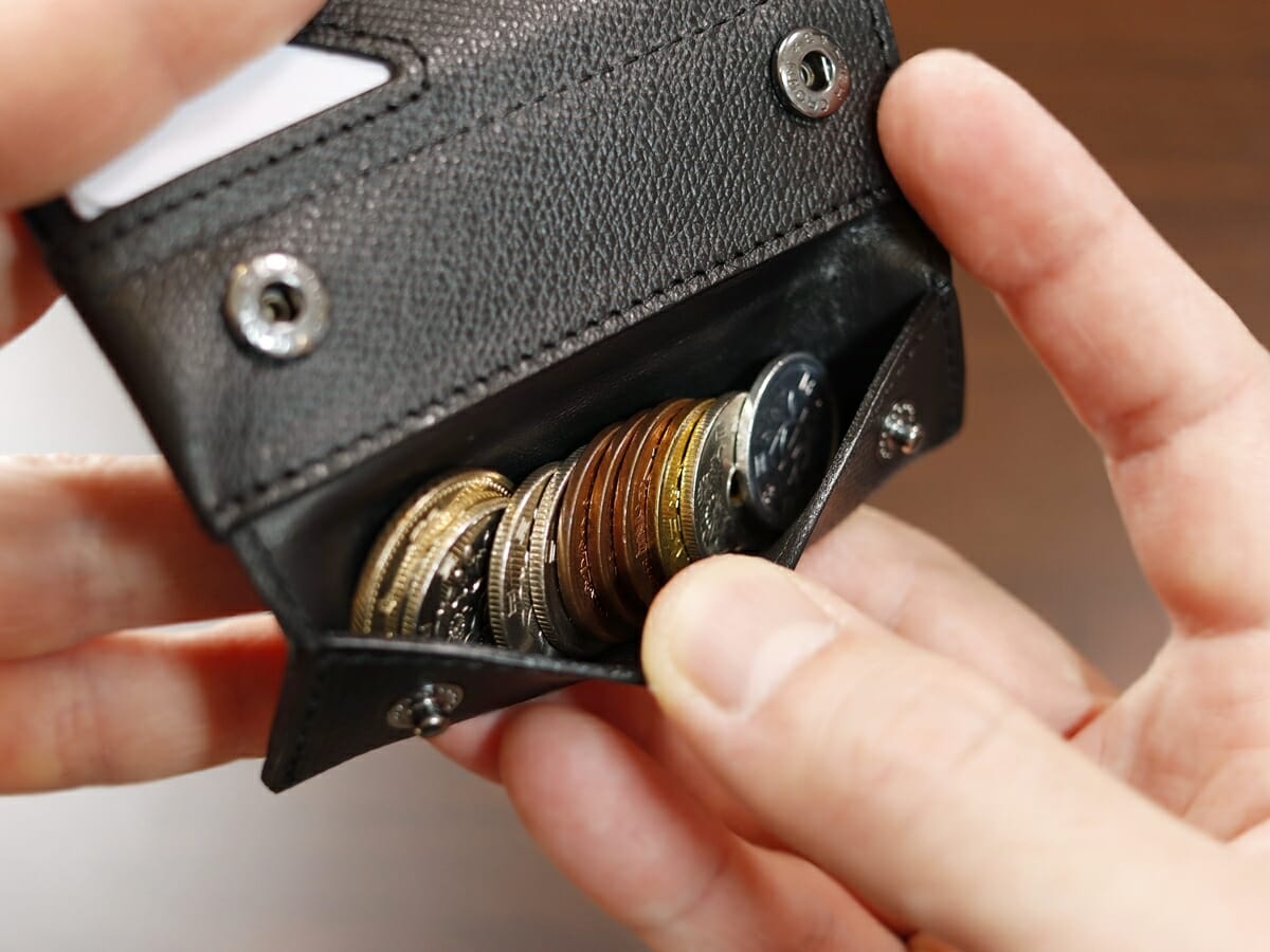 薄い財布 abrAsus アブラサス SUPERCLASSIC スーパークラシック 薄型二つ折り財布 メンズ レビュー 小銭入れの使い心地2