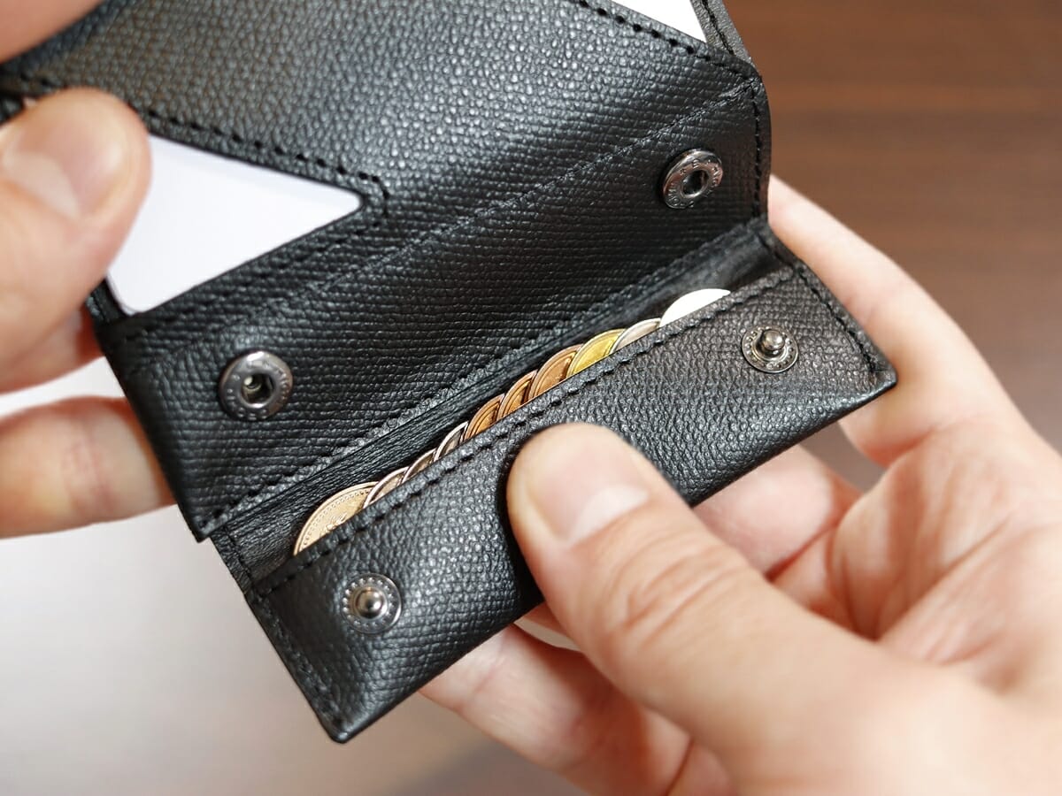 薄い財布 abrAsus アブラサス SUPERCLASSIC スーパークラシック 薄型二つ折り財布 メンズ レビュー 小銭入れの使い心地1