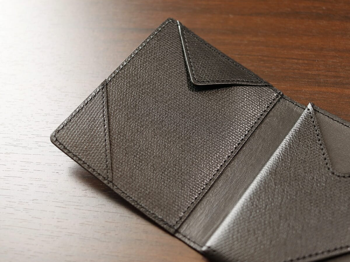 薄い財布 abrAsus アブラサス SUPERCLASSIC スーパークラシック 薄型二つ折り財布 メンズ レビュー 財布デザイン 隠しポケット1