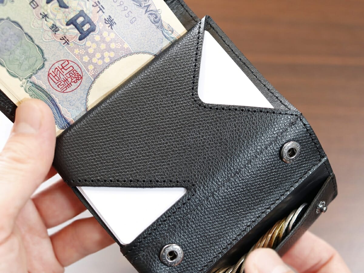 薄い財布 abrAsus アブラサス SUPERCLASSIC スーパークラシック 薄型二つ折り財布 メンズ レビュー お金とカードの収納具合3