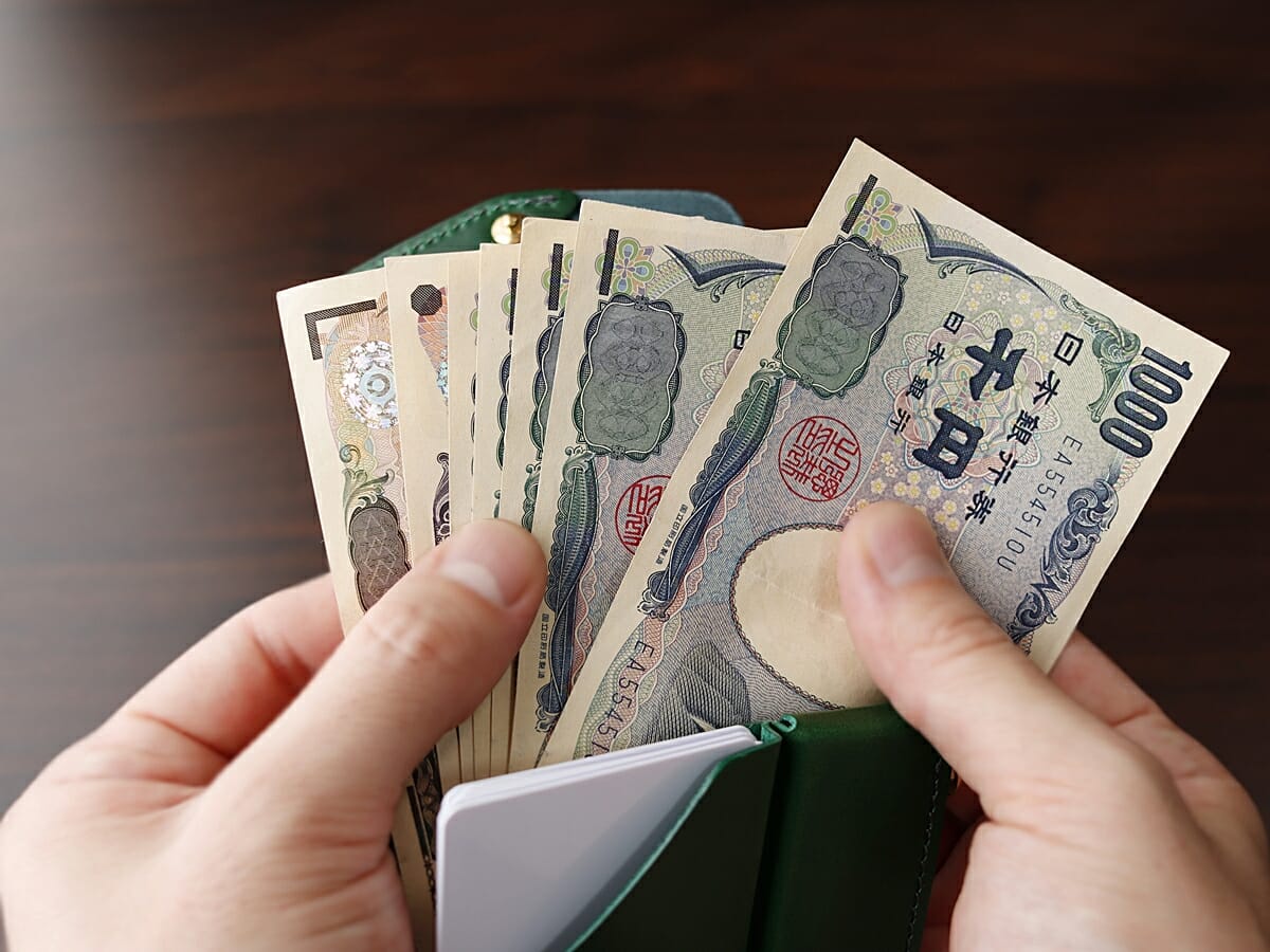 小さく薄い財布Saku ver.2 ノブレッサカーフ グリーン noblessacalf-green moku（モク）お金とカードを入れた使い心地 札入れ5