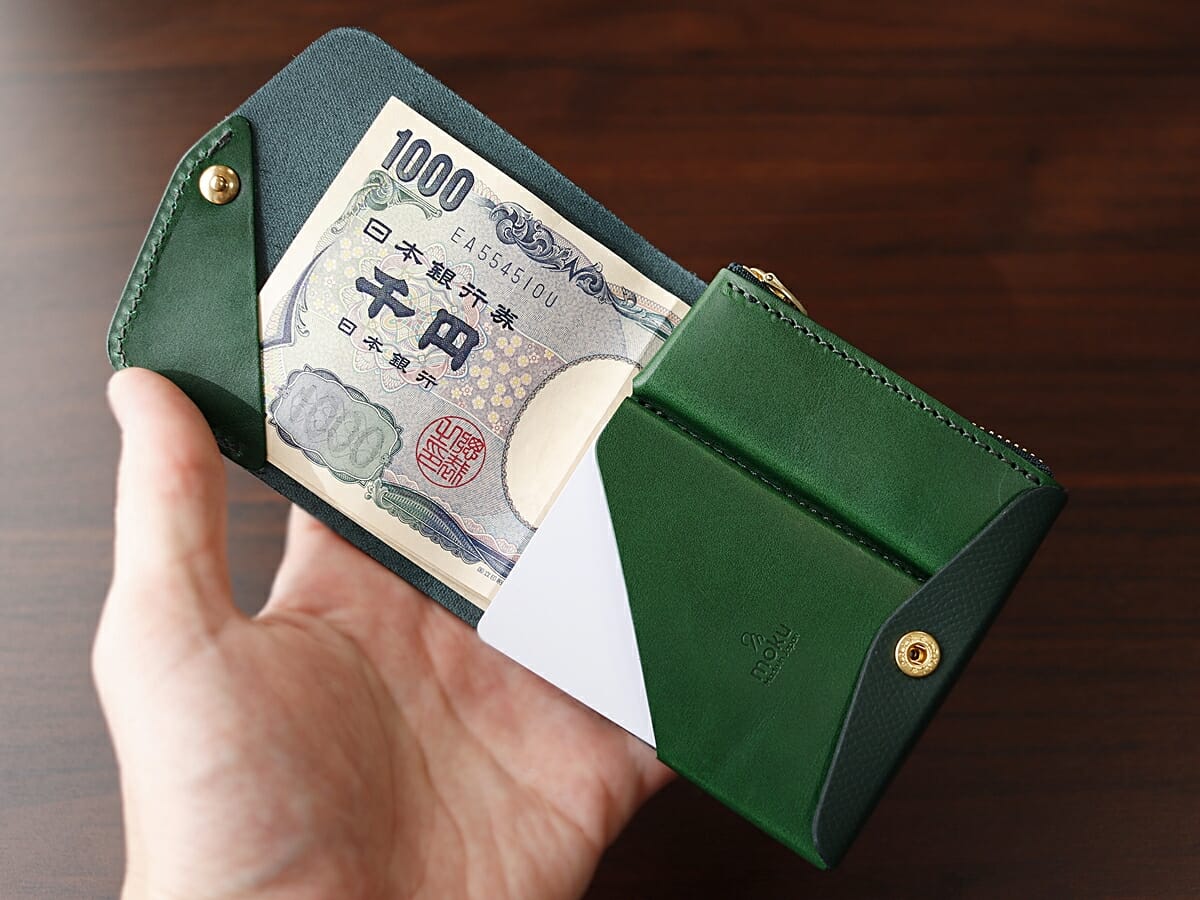 小さく薄い財布Saku ver.2 ノブレッサカーフ グリーン noblessacalf-green moku（モク）お金とカードを入れた使い心地1