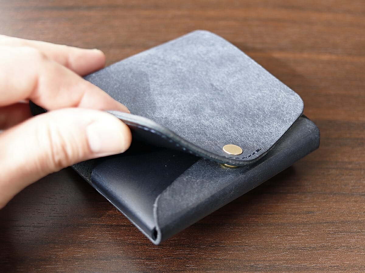 小さく薄い財布Saku ver.2 プエブロ ノブレッサカーフ moku（モク）レザーの質感を比較5