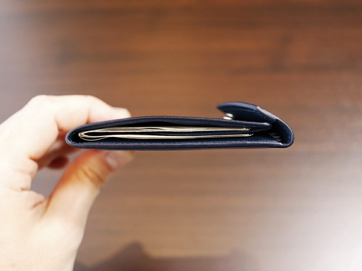 薄い二つ折り財布 フラットウォレット Cartolare カルトラーレ 財布レビュー 使用時の財布の厚み2