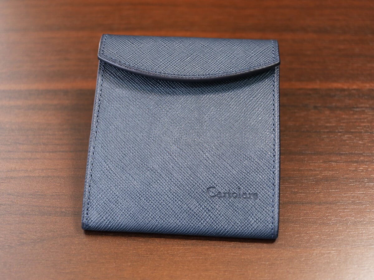 薄い二つ折り財布 フラットウォレット Cartolare カルトラーレ 財布レビュー 外装デザイン レザーの質感1