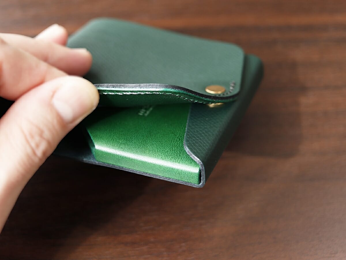 小さく薄い財布Saku ver.2 プエブロ ノブレッサカーフ moku（モク）レザーの質感を比較4