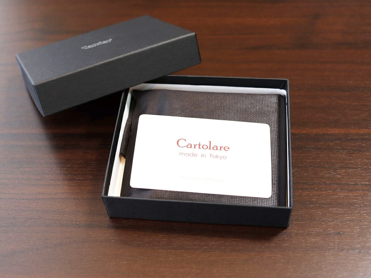 薄い二つ折り財布 フラットウォレット Cartolare カルトラーレ 財布レビュー パッケージング2
