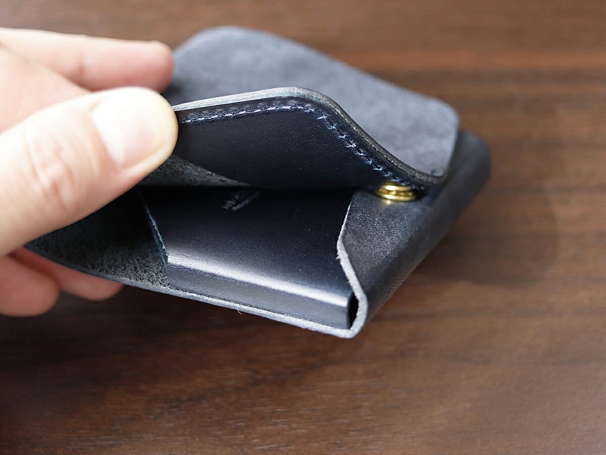小さく薄い財布Saku ver.2 プエブロ ノブレッサカーフ moku（モク）レザーの質感を比較3