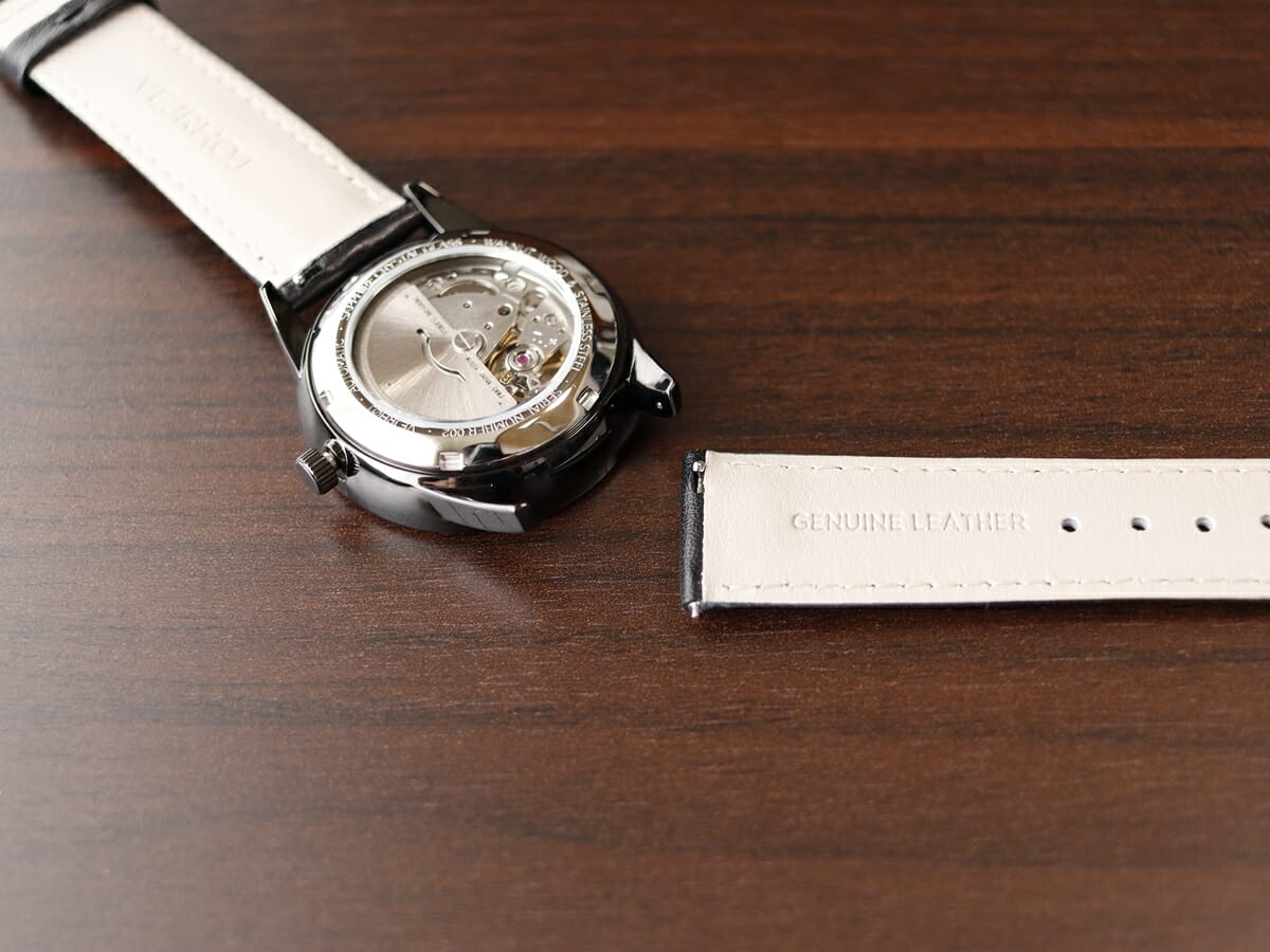 Automatic 自動巻き腕時計 A01 black（automatic）機械式 VEJRHOJ ヴェアホイ 腕時計レビュー カスタムファッションマガジン デザイン ストラップ4