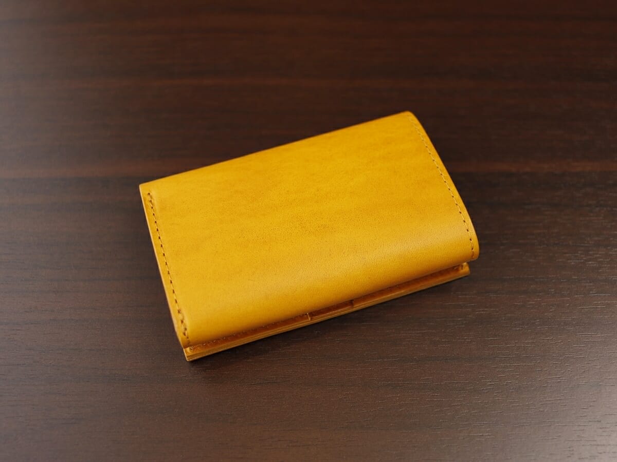 straccio superiore ストラッチョ スペリオーレ m+ エムピウ 財布レビュー 外装デザイン レザーの質感2