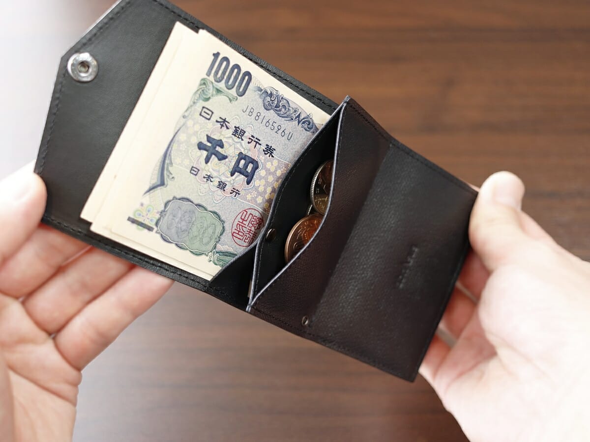 小さい財布 abrAsus メンズ アブラサス SUPERCLASSIC スーパークラシック 極小 三つ折り財布 レビュー 使い心地1
