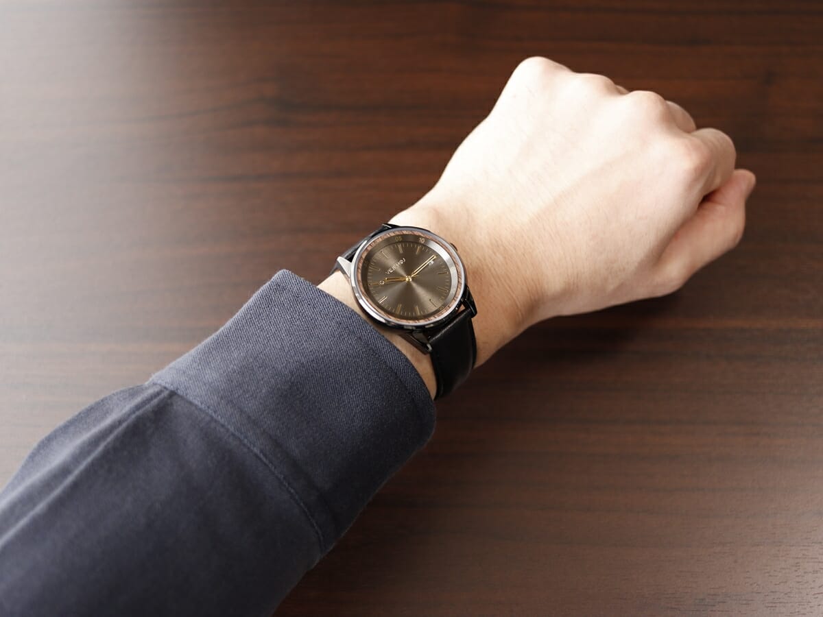 Automatic 自動巻き腕時計 A01 black（automatic）機械式 VEJRHOJ ヴェアホイ 腕時計レビュー カスタムファッションマガジン 着用1