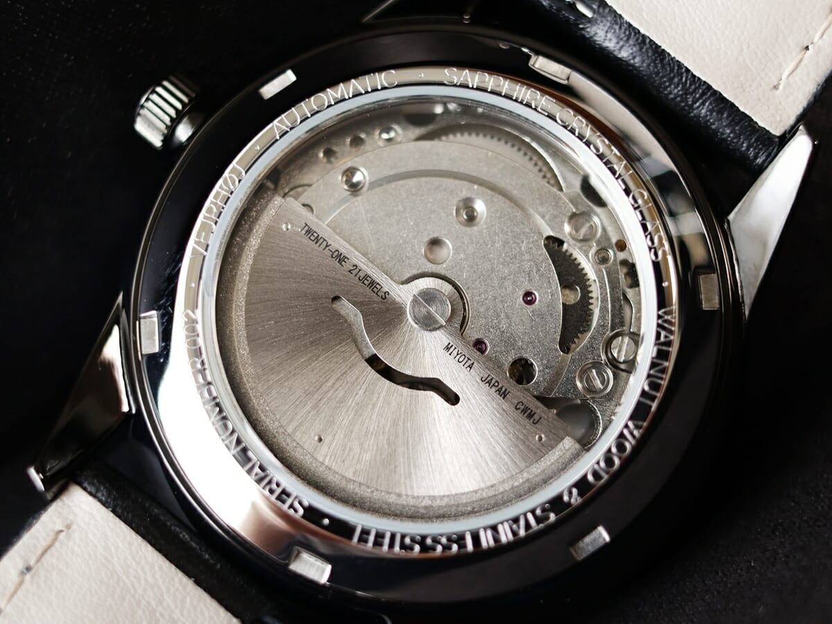 Automatic 自動巻き腕時計 A01 black（automatic）機械式 VEJRHOJ ヴェアホイ 腕時計レビュー カスタムファッションマガジン デザイン バックケース2